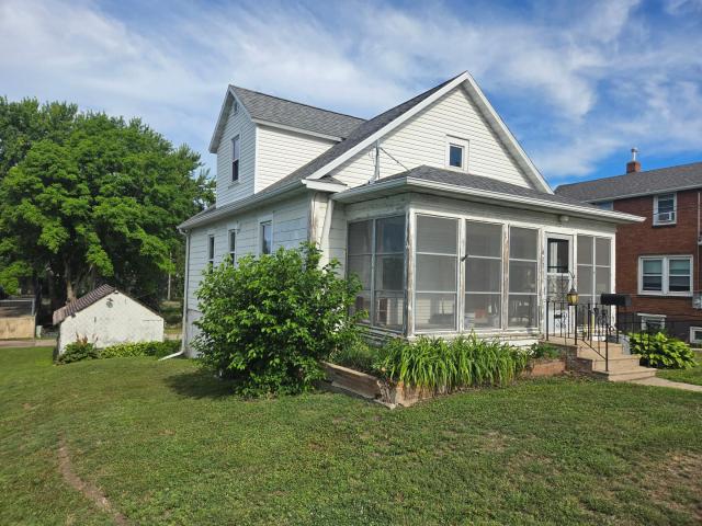 413 Saint Thomas Avenue Albert Lea MN 56007 - MLS# 7135005