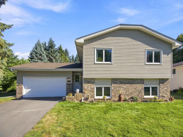 1530 Lois Drive Shoreview MN 55126 - MLS# 7135399