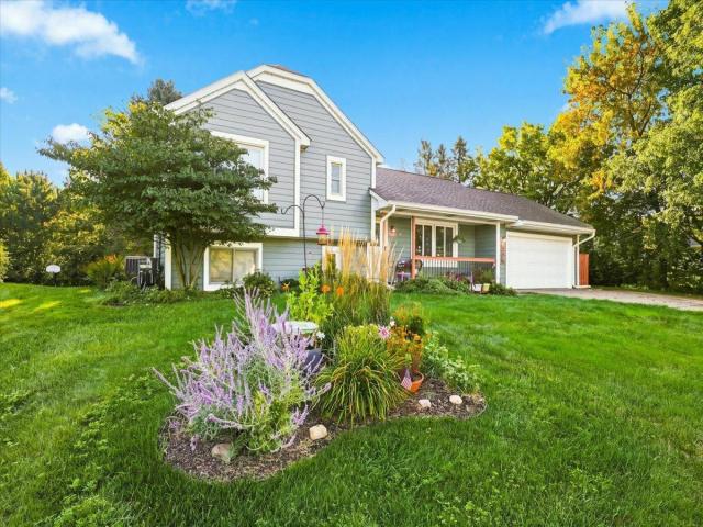 558 Hyde Avenue N Mahtomedi MN 55115 - MLS# 7136448