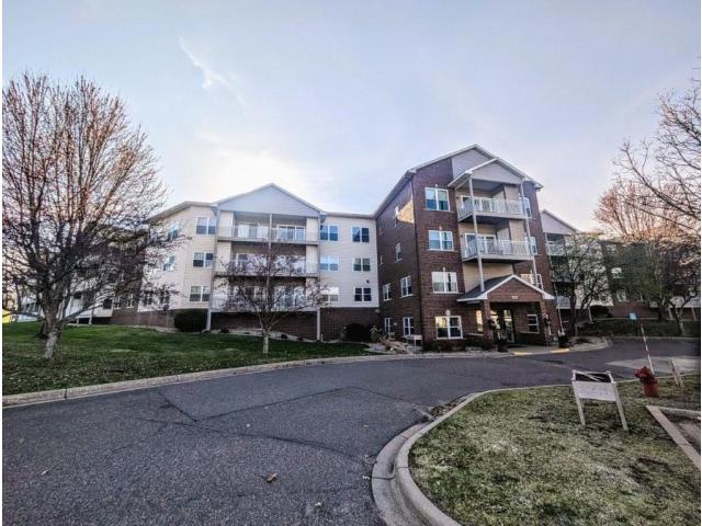 2231 Penn Place Unit 213 North Saint Paul MN 55109 - MLS# 7136456