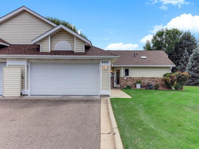 9205 Yorkshire Lane Brooklyn Park MN 55443 - MLS# 7138727