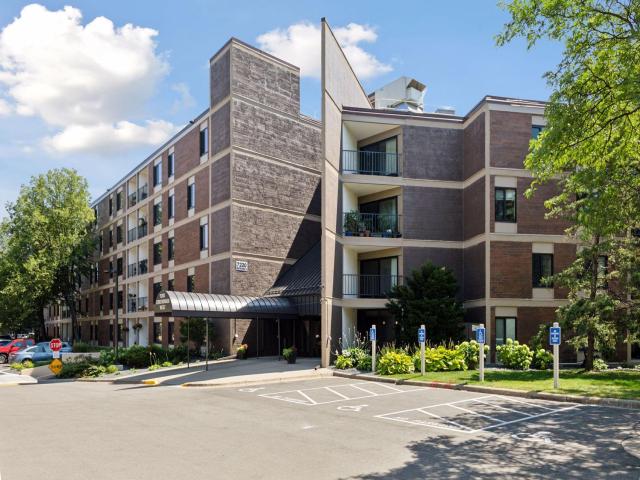 7220 York Avenue S Unit 413 Edina MN 55435 - MLS# 7138832