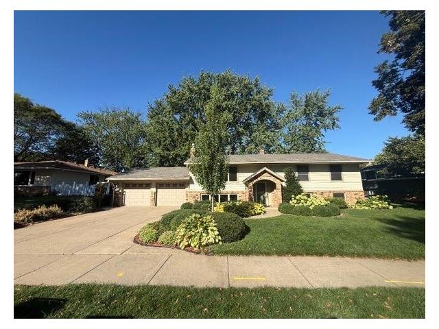 2749 Hilltop Court North Saint Paul MN 55109 - MLS# 7140365