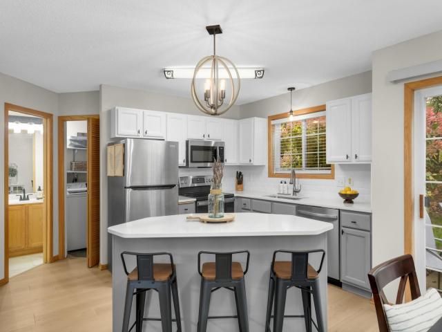547 Mission Hills Way W Chanhassen MN 55317 - MLS# 7143191