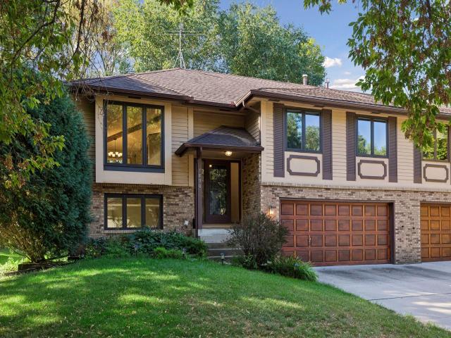 7890 Upper 139th Court Apple Valley MN 55124 - MLS# 7143214