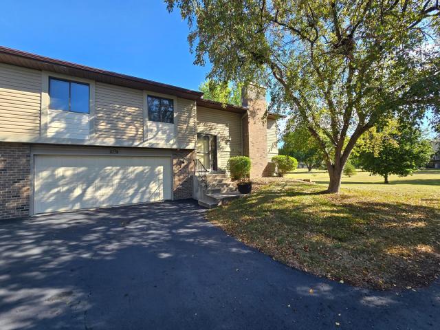 9462 Kingsview Lane N Maple Grove MN 55369 - MLS# 7143611