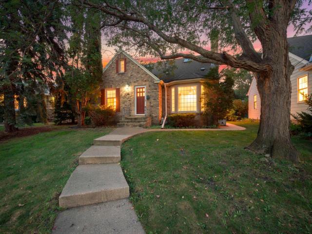 680 Mount Curve Boulevard Saint Paul MN 55116 - MLS# 7143928