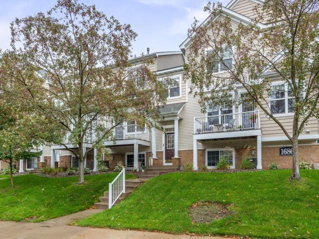 1686 Village Trail E Unit 2 Maplewood MN 55109 - MLS# 7144382