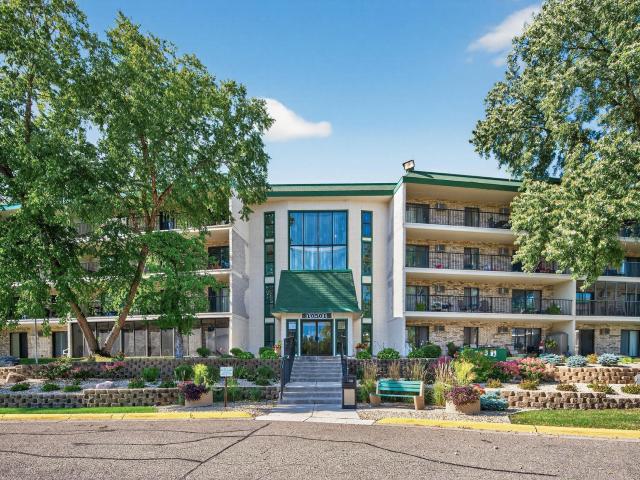 10501 Cedar Lake Road Unit 318 Minnetonka MN 55305 - MLS# 7144530