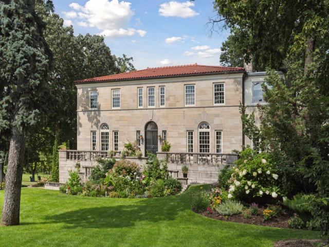 2308 W Lake Of The Isles Parkway Minneapolis MN 55405 - MLS# 7145277