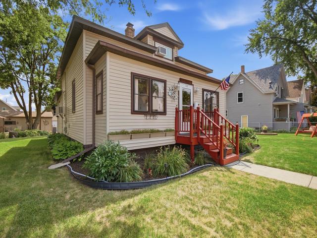 125 3rd Avenue S South Saint Paul MN 55075 - MLS# 7145457