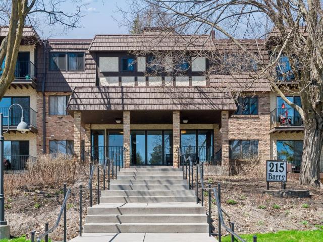 215 Barry Avenue S Unit 202 Wayzata MN 55391 - MLS# 7146253