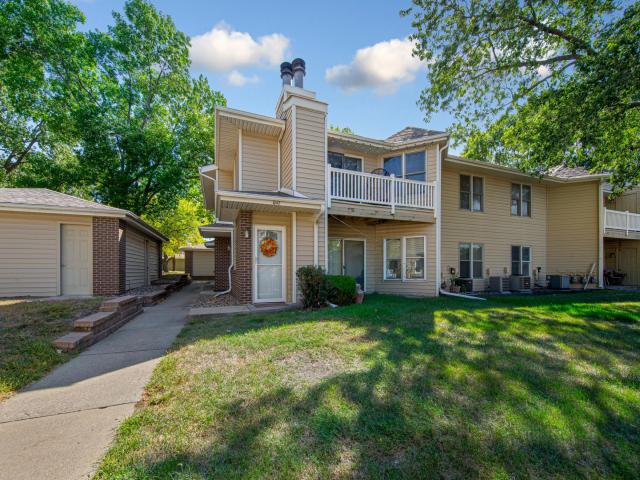1042 E Travelers Trail Burnsville MN 55337 - MLS# 7146294