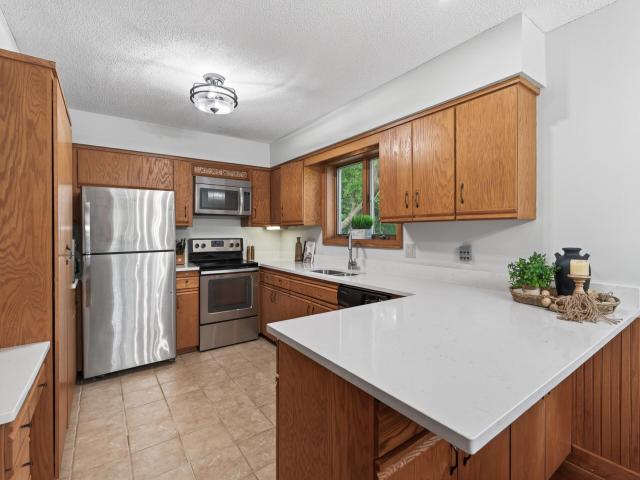 23045 Plateau Drive Lakeville MN 55044 - MLS# 7146372