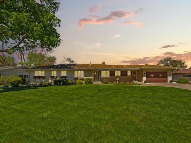 808 Hillcrest Drive Montgomery MN 56069 - MLS# 7147042