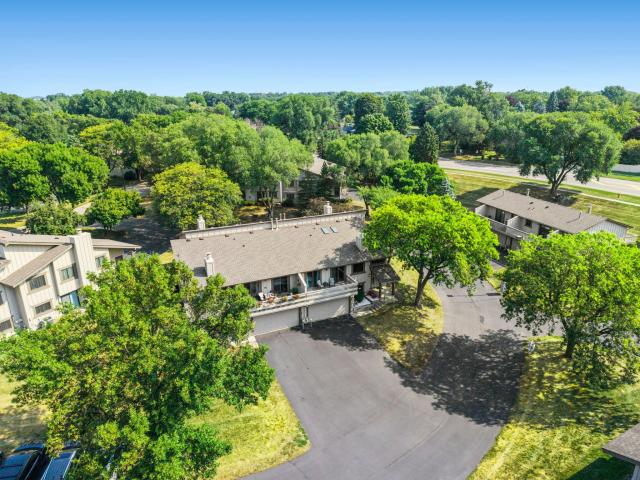 7232 Woodstock Curve Bloomington MN 55438 - MLS# 7148227