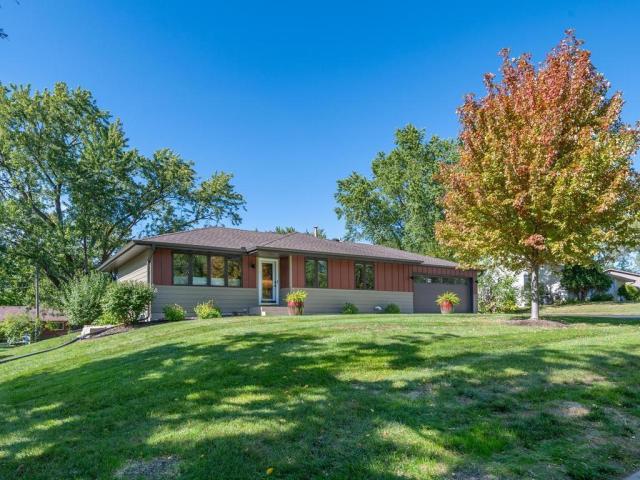 13008 Lakeview Drive Drive Burnsville MN 55337 - MLS# 7149744