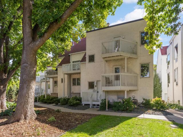 3012 Lake Shore Drive Unit B Minneapolis MN 55416 - MLS# 7151264