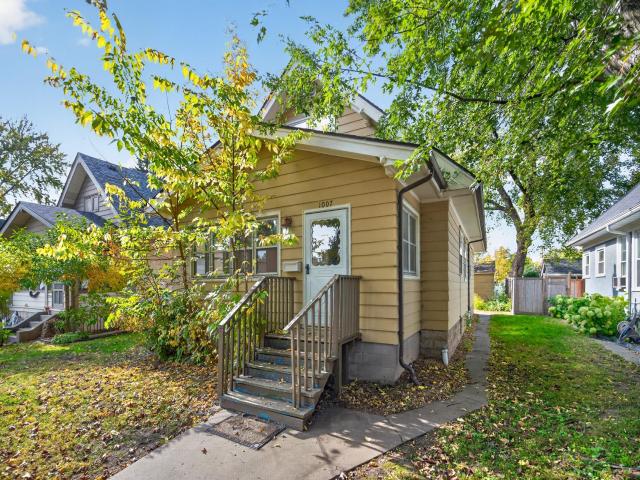 1007 Victoria Street N Saint Paul MN 55103 - MLS# 7154127