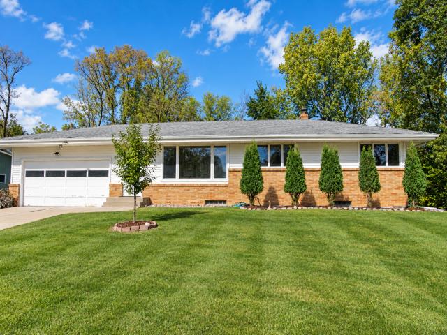 1595 Sandhurst Avenue E Maplewood MN 55109 - MLS# 7155995