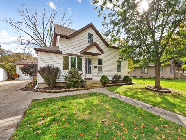 1147 S Grove Avenue Owatonna MN 55060 - MLS# 7156679