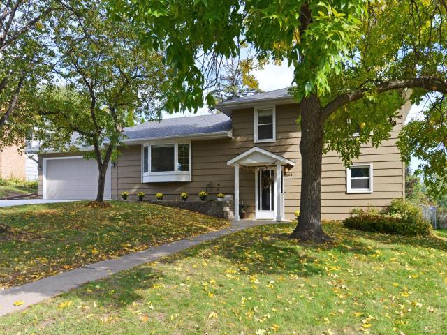 8644 Poplar Bridge Curve Bloomington MN 55437 - MLS# 7157359