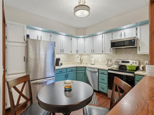 2445 Londin Lane E Unit 212 Saint Paul MN 55119 - MLS# 7159564