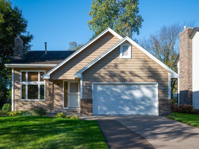 915 Park Knoll Drive Eagan MN 55123 - MLS# 7159839