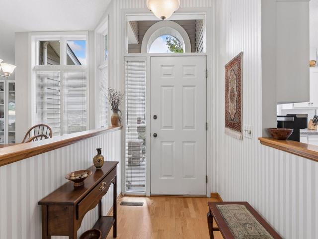 986 Stratford Court Burnsville MN 55337 - MLS# 7164845 — photo 2