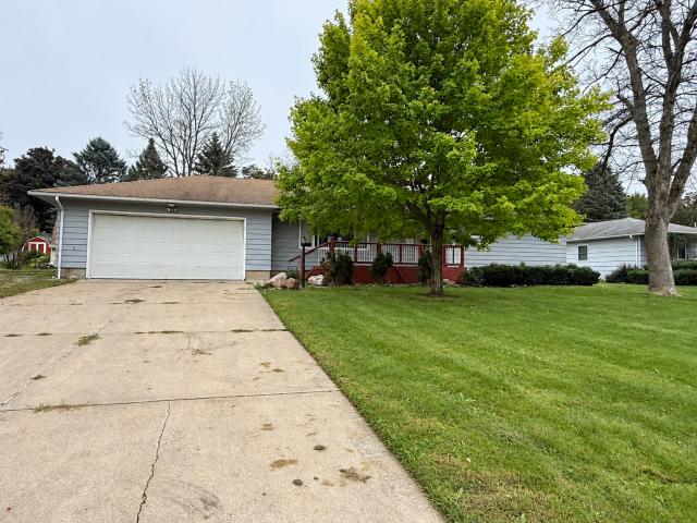409 Lynwood Drive Albert Lea MN 56007 - MLS# 7165033
