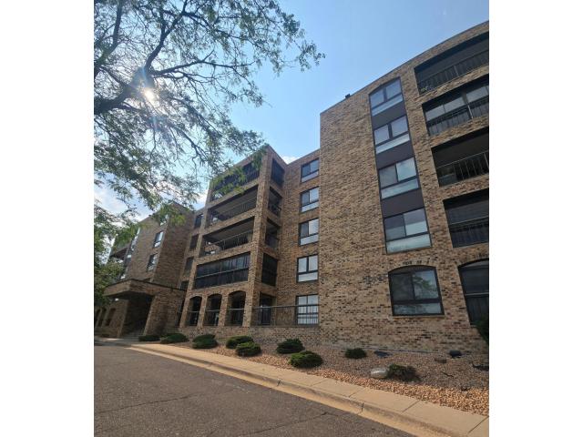 2221 Youngman Avenue Unit 203 Saint Paul MN 55116 - MLS# 7165476