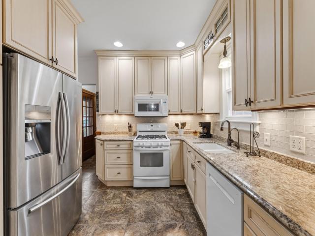 20 W Broadway Plainview MN 55964 - MLS# 7166094 — photo 2
