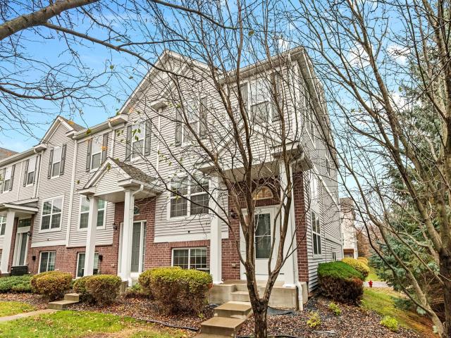 911 Ledgestone Drive Mahtomedi MN 55115 - MLS# 7166261