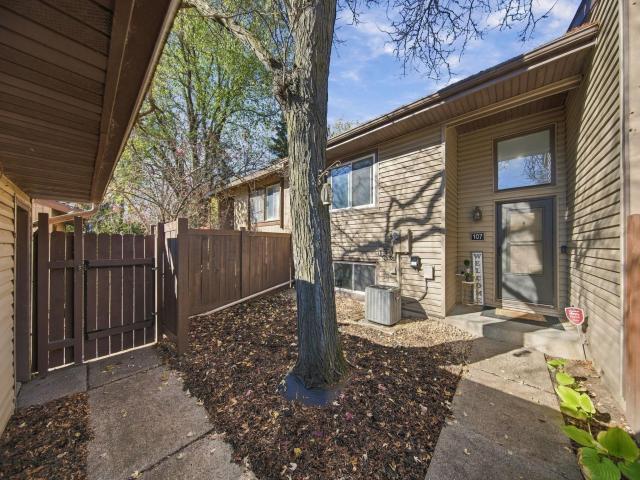 107 River Woods Lane Unit 107 Burnsville MN 55337 - MLS# 7167607 — photo 3