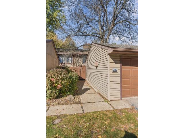 107 River Woods Lane Unit 107 Burnsville MN 55337 - MLS# 7167607 — photo 2