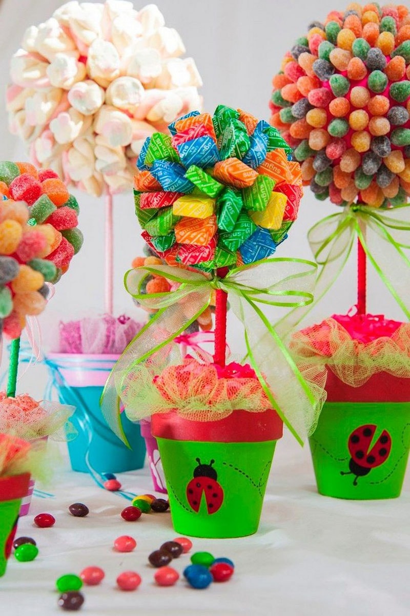 topiario de dulce arreglos de mesa económicos para recuerdos de bautizo de niña y niño