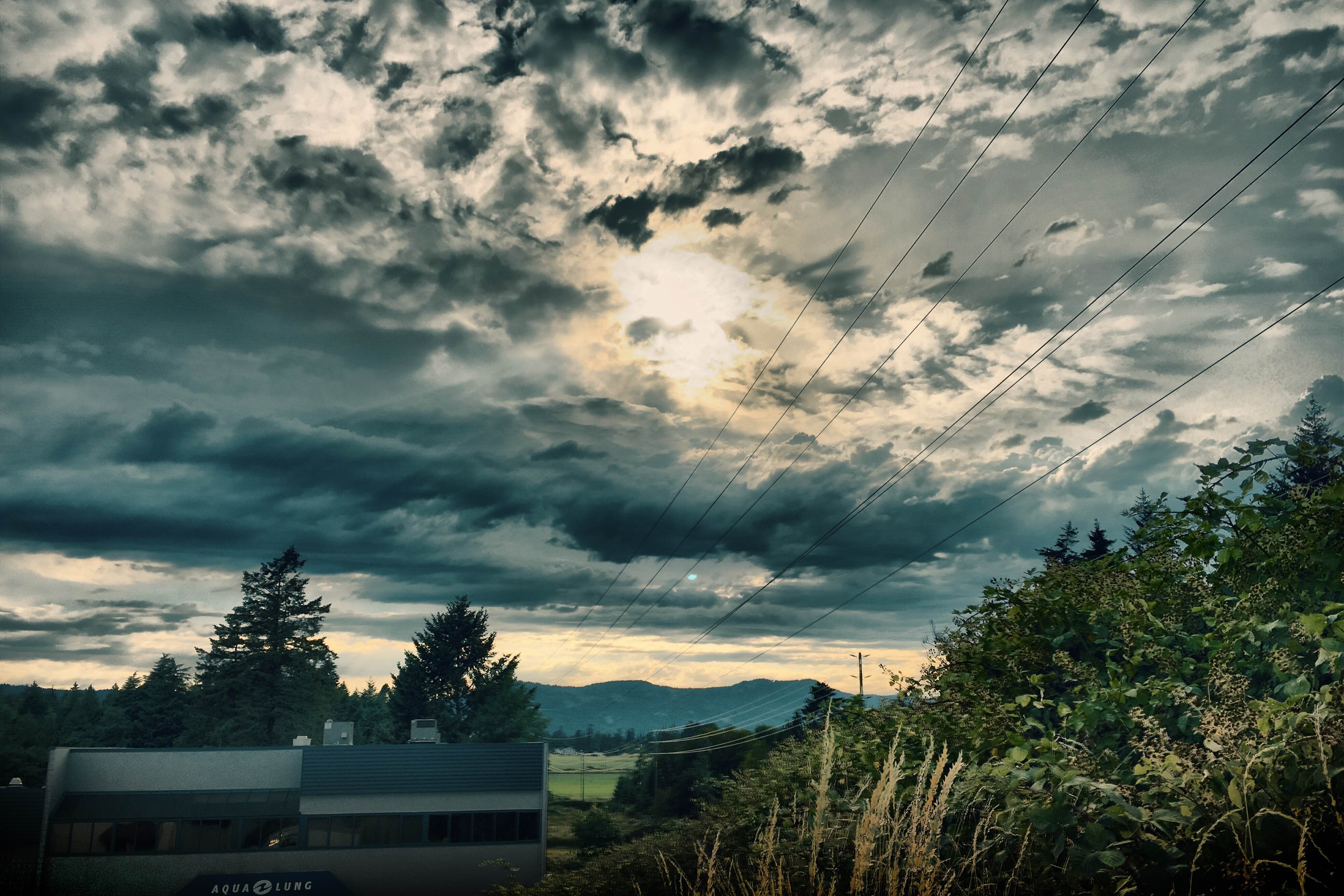 https://s3.us-east-2.amazonaws.com/partiko.io/img/d00k13-beautiful-sky-caused-by-wildfires-1530895539216.png