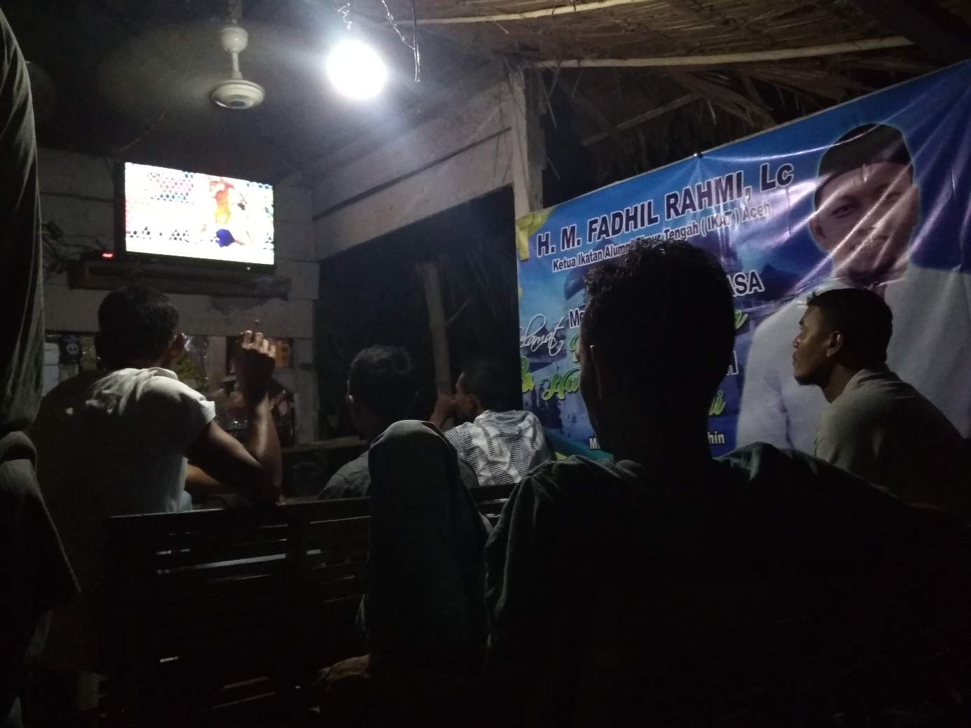 https://s3.us-east-2.amazonaws.com/partiko.io/img/deknaumi-suasana-menonton-piala-dunia-2018-inggris-vs-swedia-1530977525098.png