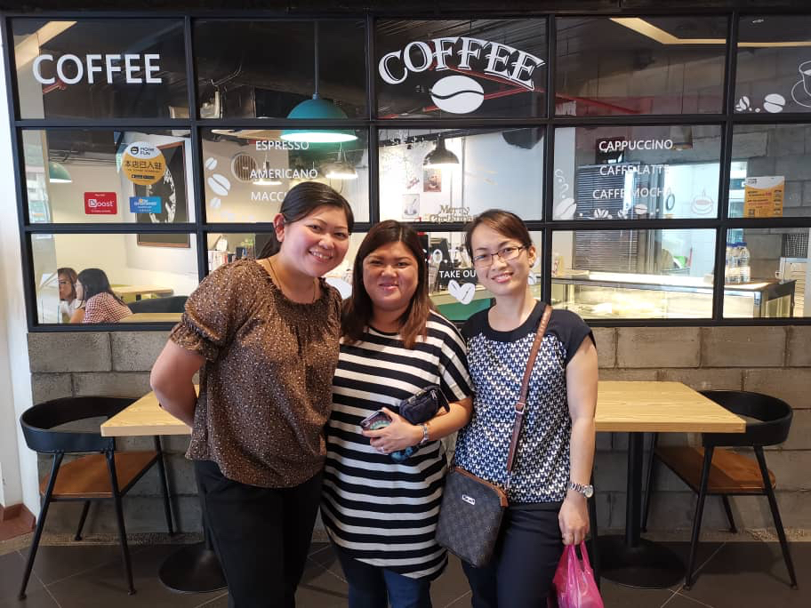 https://s3.us-east-2.amazonaws.com/partiko.io/img/gelfire-bumping-into-steemians-at-lunch-ckqp4pkg-1543558172161.png
