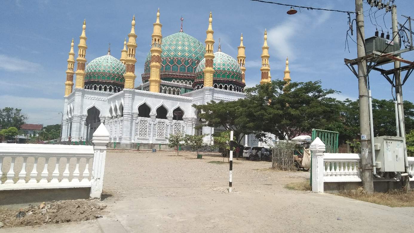 https://s3.us-east-2.amazonaws.com/partiko.io/img/jasmadiyunus-the-pasee-mosque-smartphone-photography-1532269707374.png