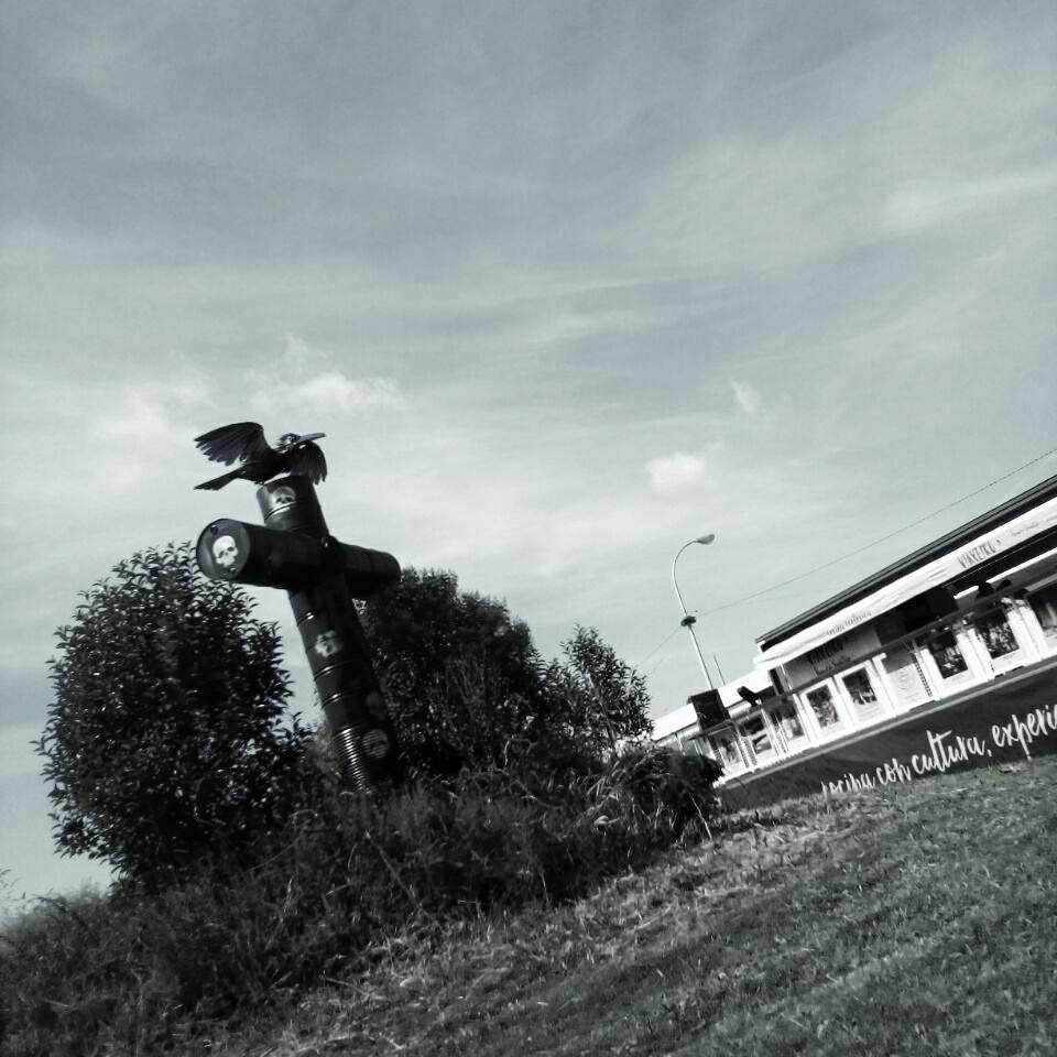 https://s3.us-east-2.amazonaws.com/partiko.io/img/sketch17-the-crow-and-the-cross-1531905183007.png