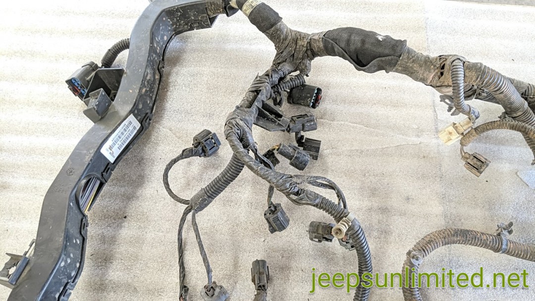 3.7 Liter V6 Engine Wiring Harness 2003 KJ 56044202AD Parts Breakers