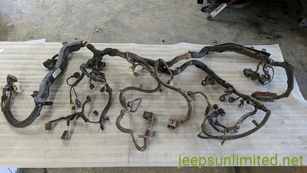 3.7 Liter V6 Engine Wiring Harness 2003 KJ 56044202AD Parts Breakers
