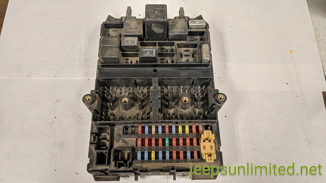 Junction Block Fuse Box Relay Body Control Module 4.7L V8 56050231AI