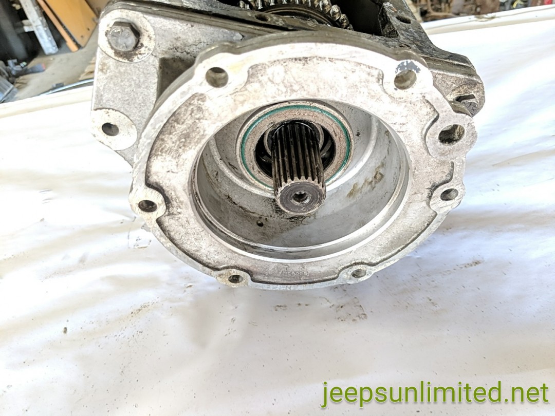 CJ T176 4 Speed Manual Transmission 2604203 19761986 Parts Breakers