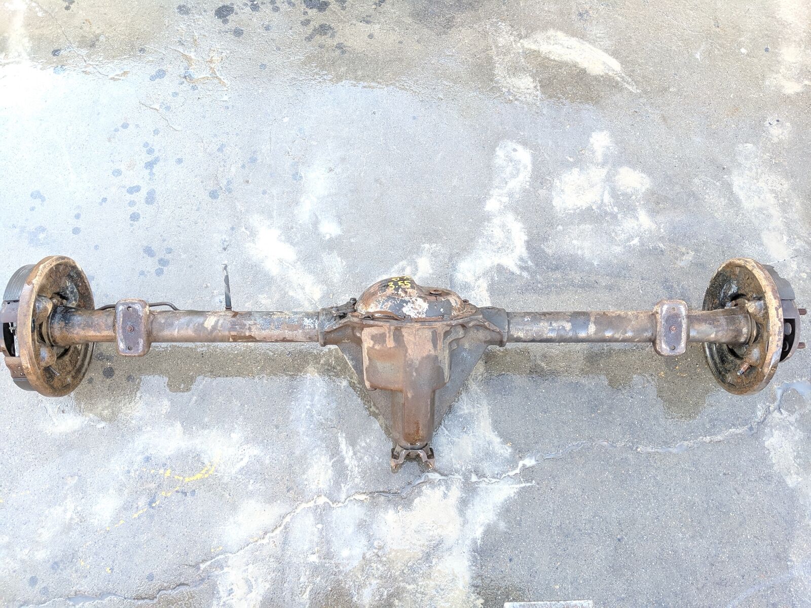 Comanche Rear Axle Assembly Dana 35 with 3.55 Gear Ratio MJ 8692 Mopar