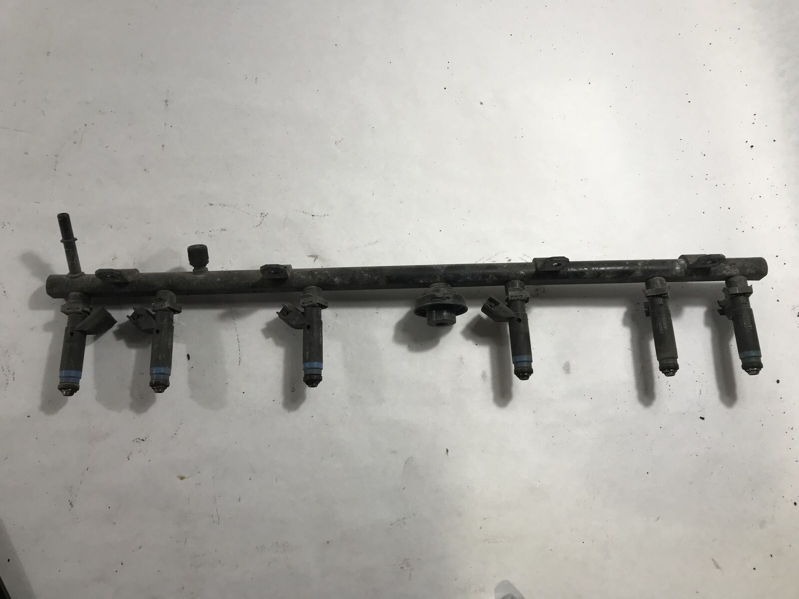 Jeep Fuel Rail with Injectors 4.0L 6 Cylinder 9904 05014496AC Parts