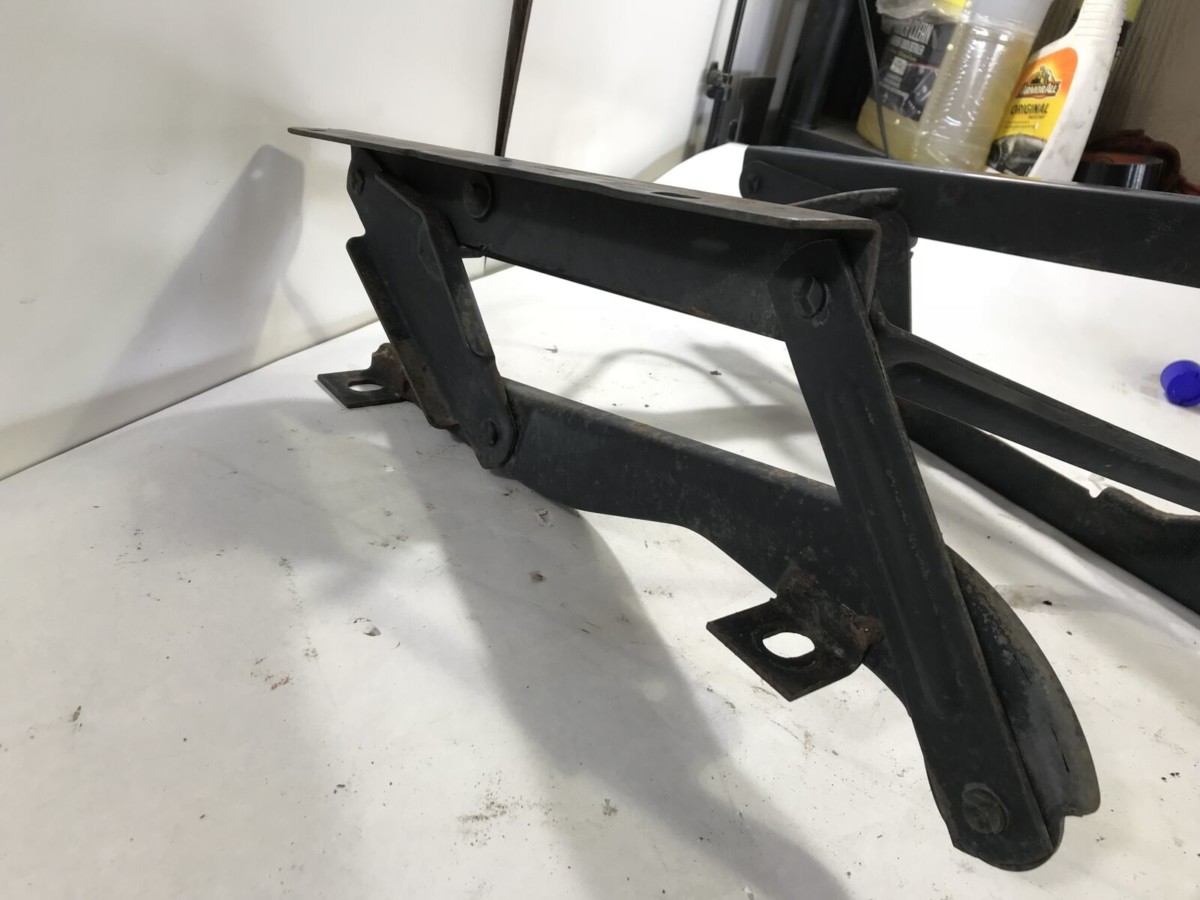 CJ YJ Driver Seat Bracket Tumbler Front Left Side J5758537 19811990