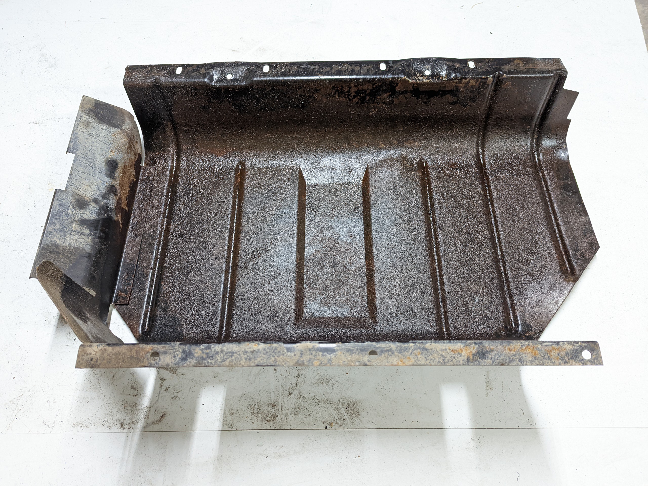 Wrangler YJ Fuel Tank Skid Frame Plate 20 Gallon Poly 52006870 19871995 Parts Breakers Rust