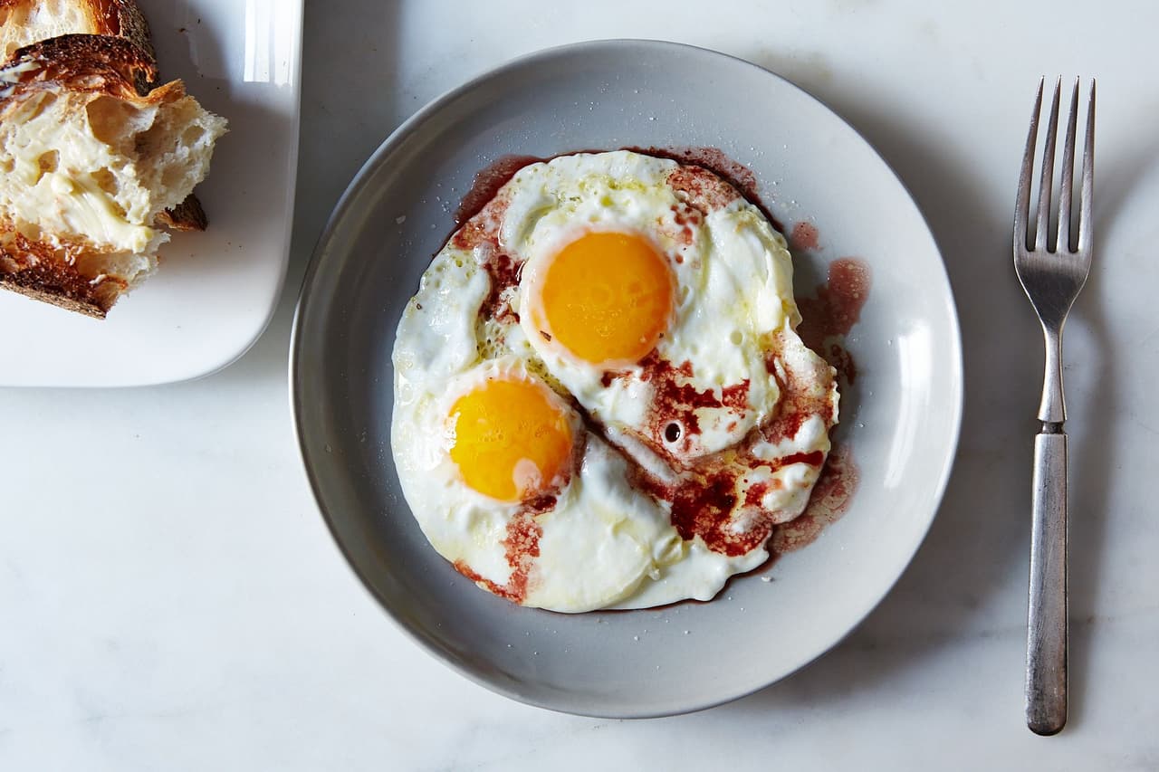 Roger Vergé's Fried Eggs with Wine Vinegar | Punchfork